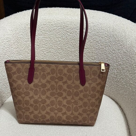 Coach Fiona Zip Tote Bag in Signature Canvas with Horse and Carriage Print - Picture 3 of 11